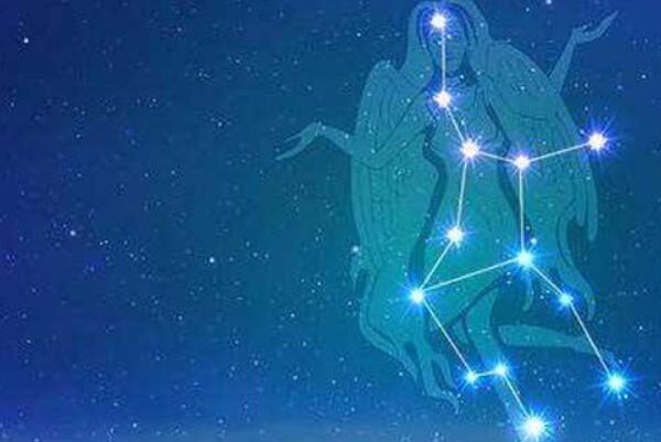 星座上升帅子坐_座的女生_坐在山上的星座女生
