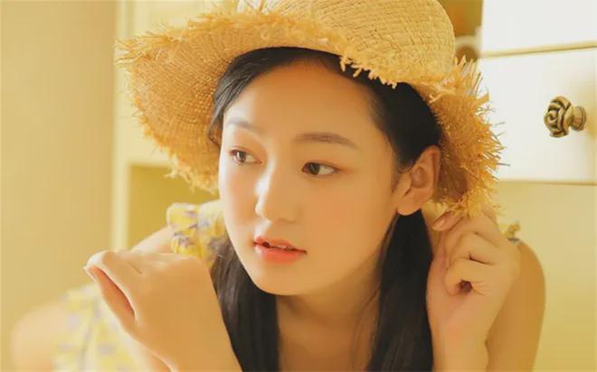 蛇年女生：神秘内涵背后的冷淡激情，职场高效执行力惊艳全场