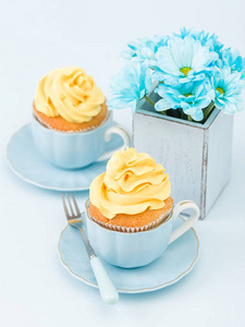 蛋糕装饰花朵_13星座蛋糕女生花束图片_蛋糕鲜花的花语