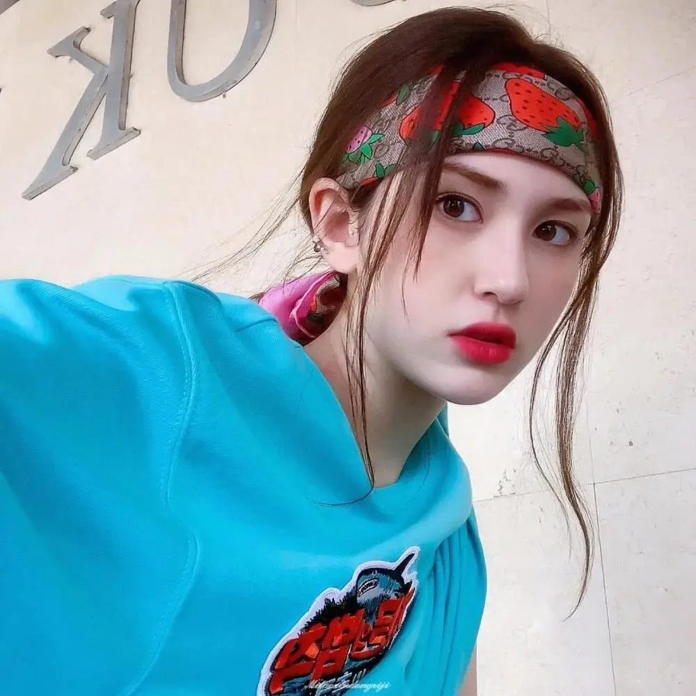 探索星座与个性：女性如何选择头像在社交网络上展现自我形象与内在品质