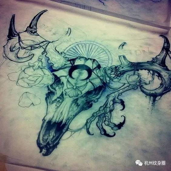 探索星座纹身艺术：粑粑图案女头像的独特美学观念