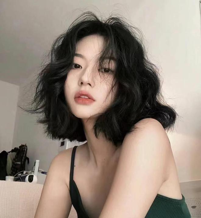 十二星座女性脸型排行榜：白羊座女生的独立自信之美