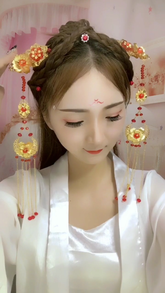 白羊座女性的古装发型设计：展现英勇与独立的史诗魅力