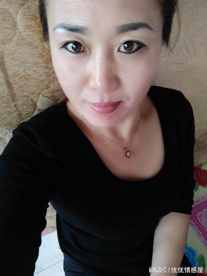 探讨星座女性气质：揭秘各星座大妈气质的独特魅力与特点