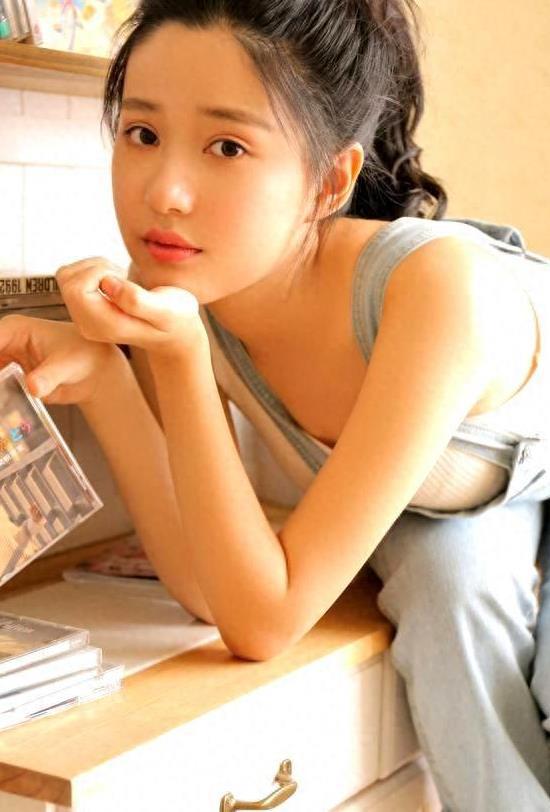 背心女生头像_星座系列背心图片女生可爱_小背心好可爱